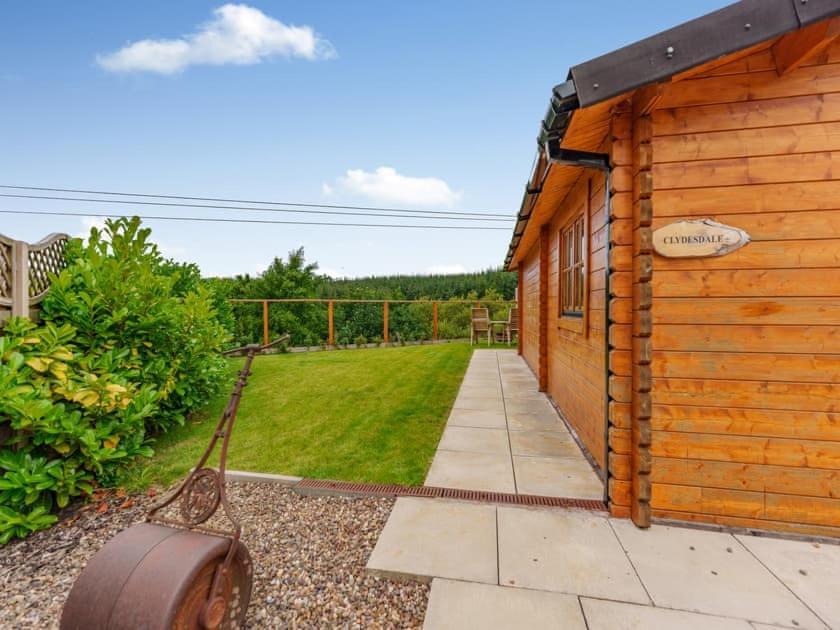 Lochinvar - Clydesdale Log Cabin with Hot Tub Airdrie Exteriör bild